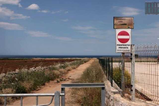 Monopoli: una sbarra nega l�accesso a "Scaletta", la spiaggia dei bimbi